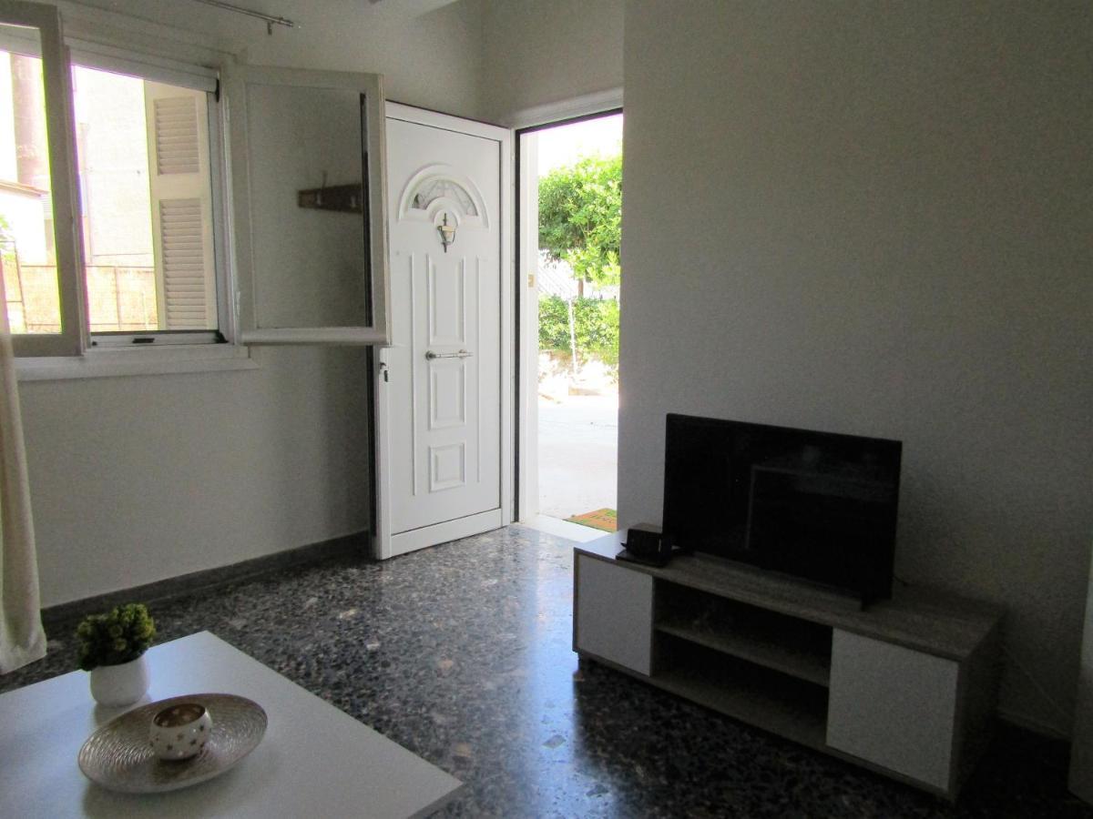 The Byzantine Wall House Isthmia Bagian luar foto